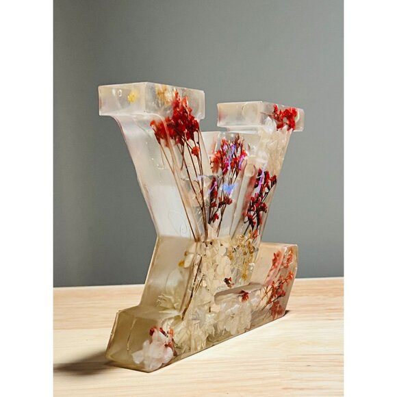 Decorative Resin Letter "LV" With Preserved Red & White Flowers - Picture 5 of 5